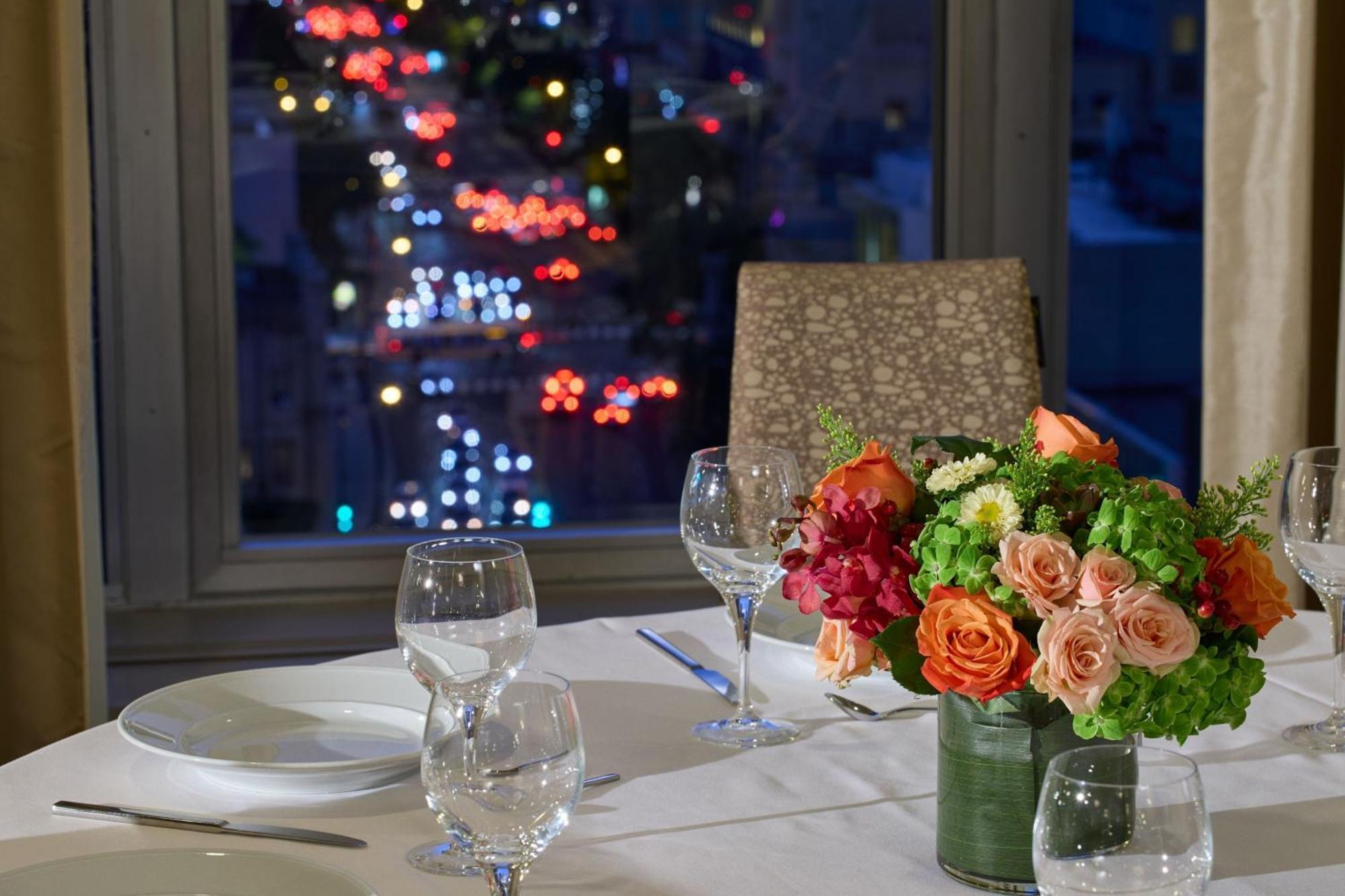 Отель The Westin Michigan Avenue Чикаго Экстерьер фото
