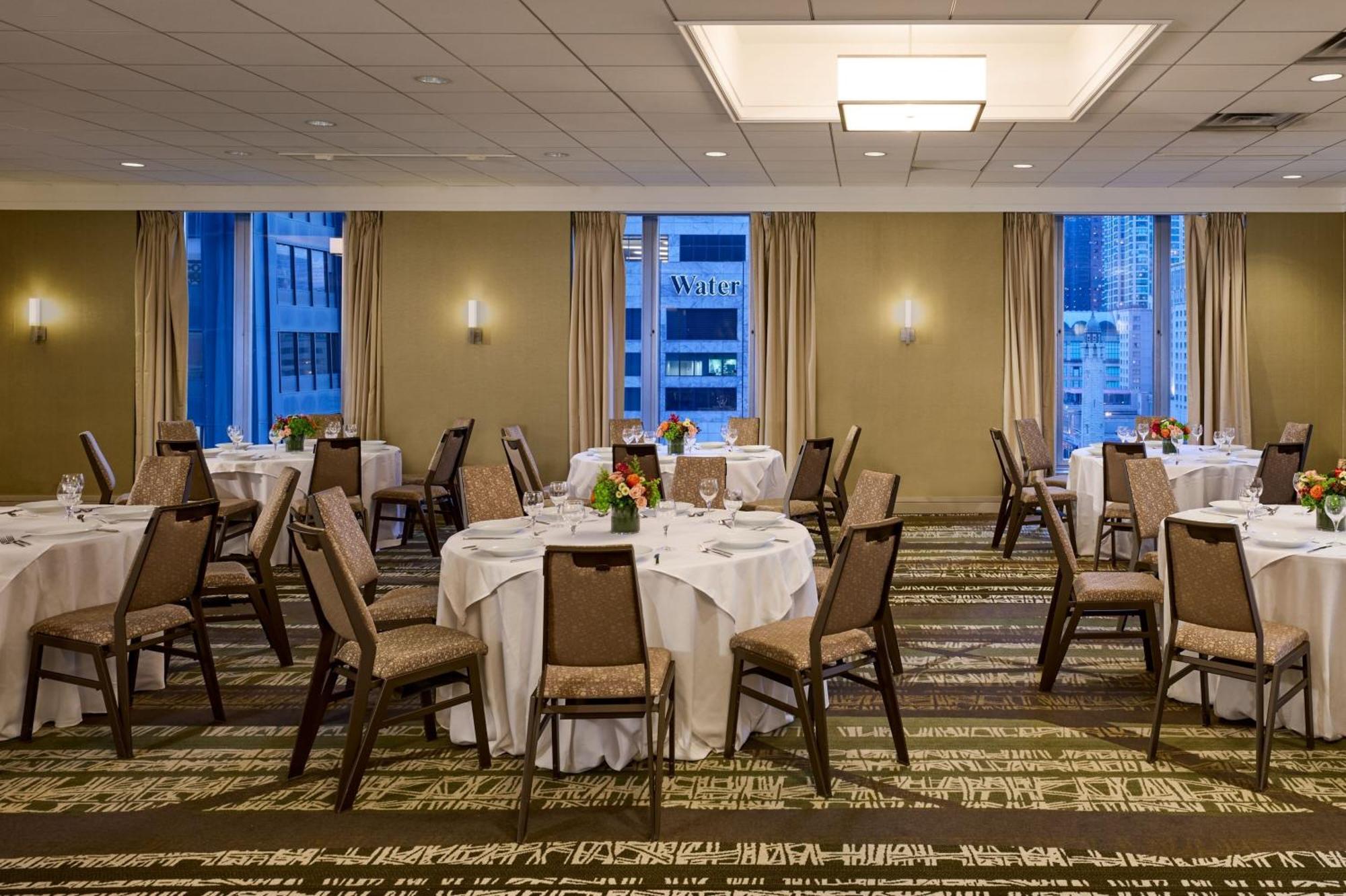 Отель The Westin Michigan Avenue Чикаго Экстерьер фото