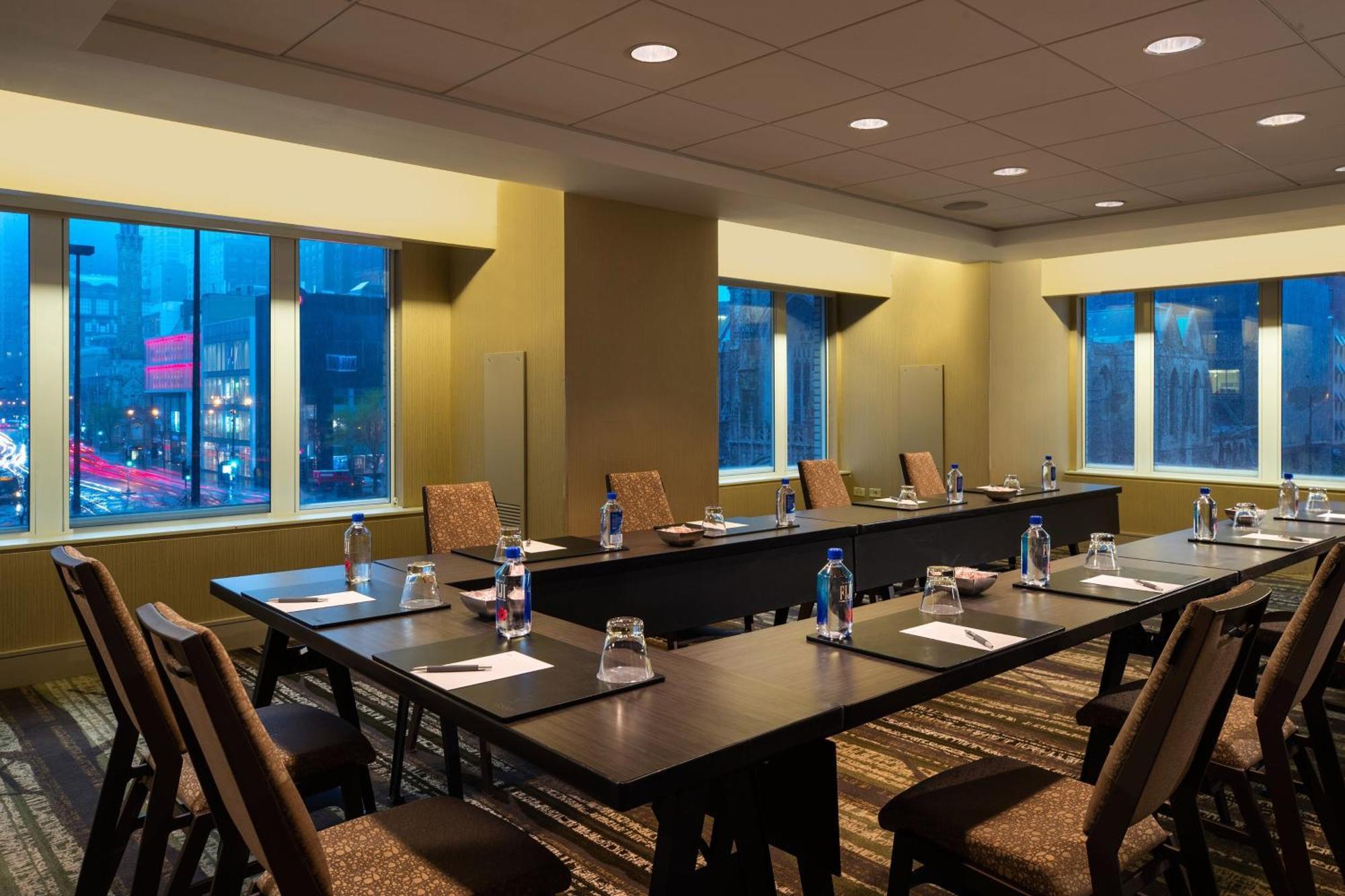 Отель The Westin Michigan Avenue Чикаго Экстерьер фото