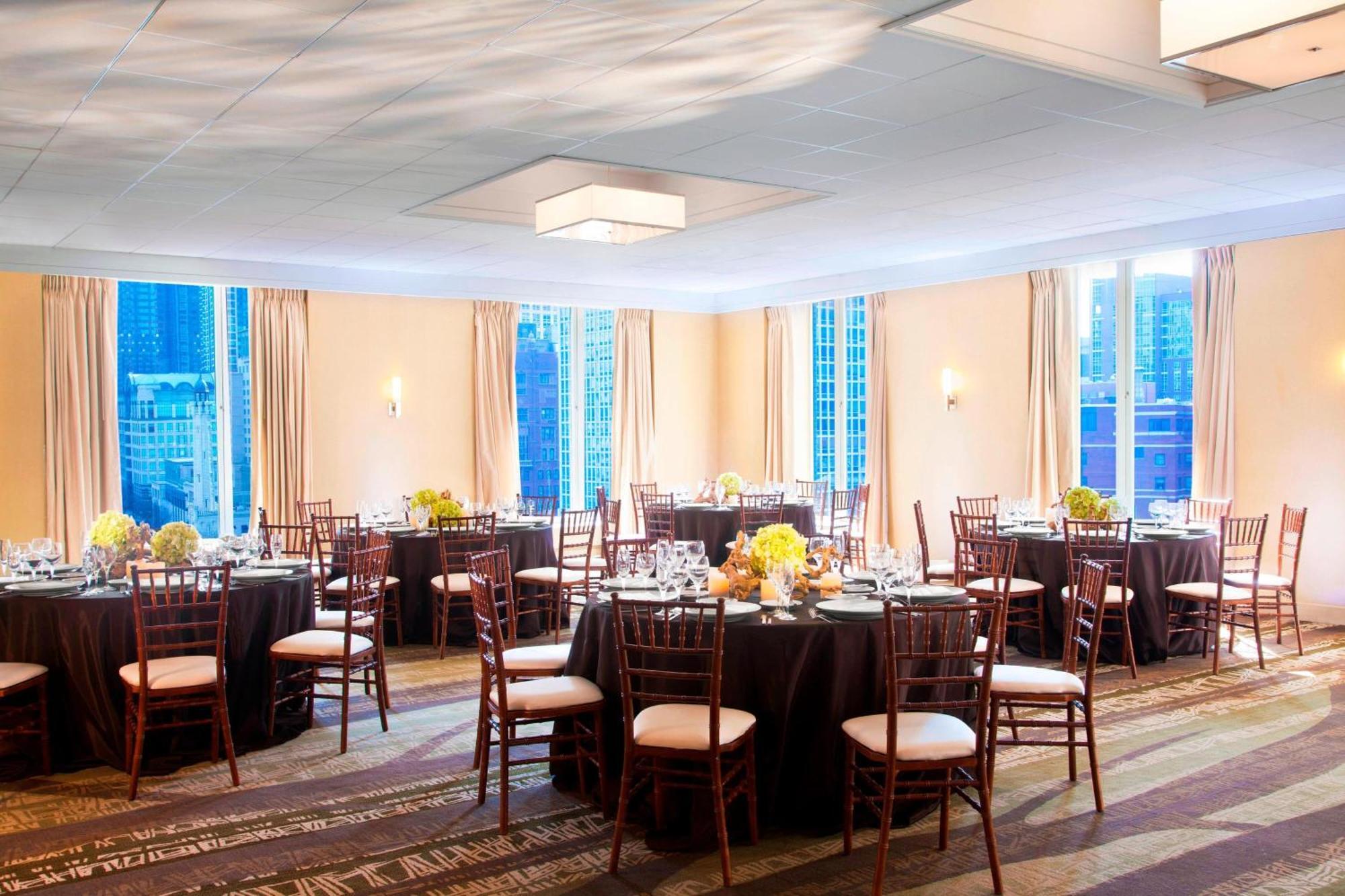 Отель The Westin Michigan Avenue Чикаго Экстерьер фото