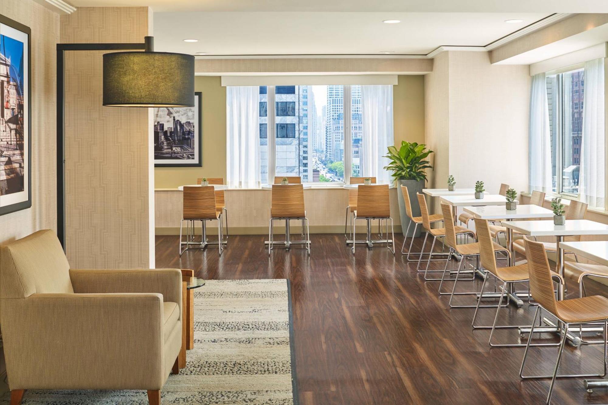 Отель The Westin Michigan Avenue Чикаго Экстерьер фото